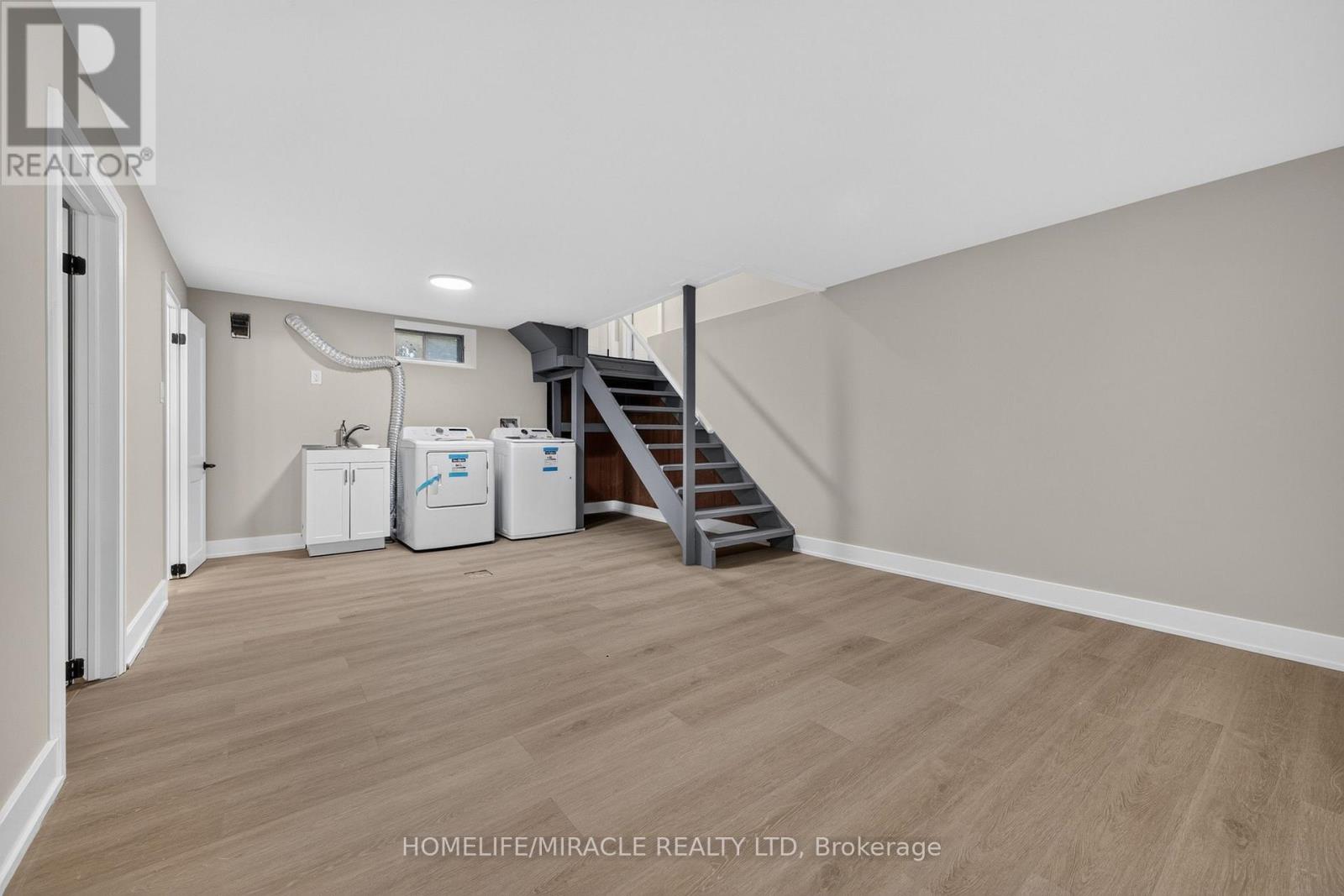 216 WELLINGTON STREET - Image 33