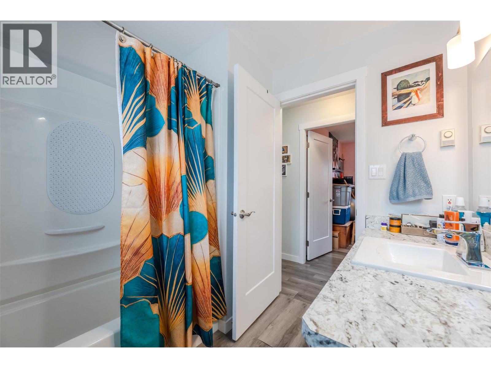 #201 542 Wade Avenue W - 27