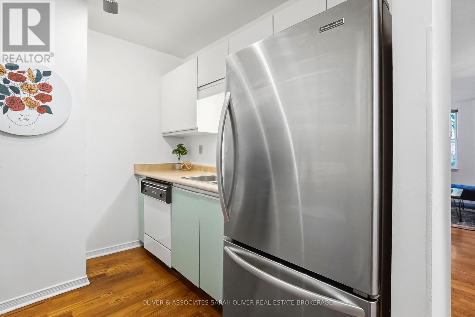 #101 285 QUEENS AVENUE - 13
