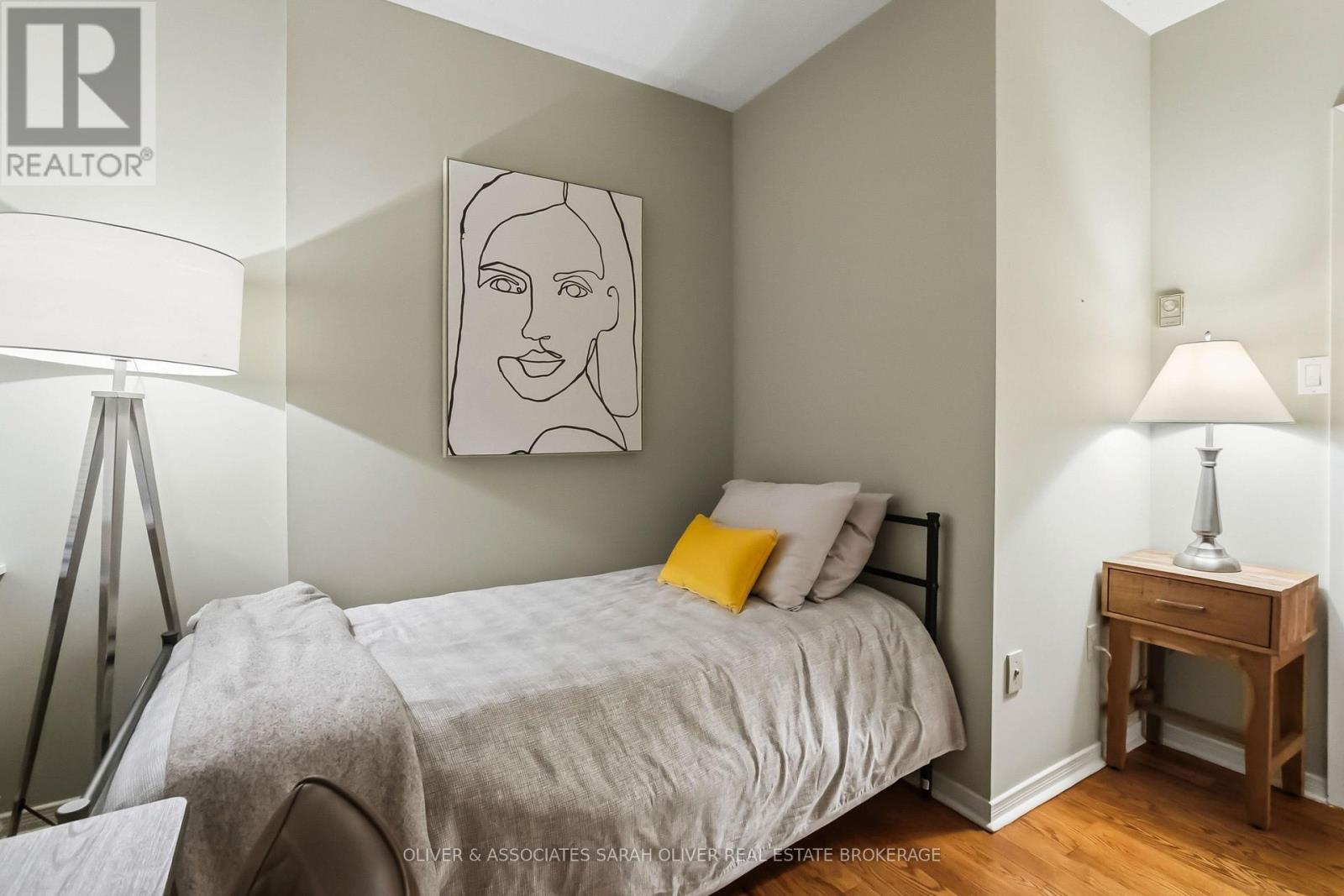 #101 285 QUEENS AVENUE - 17