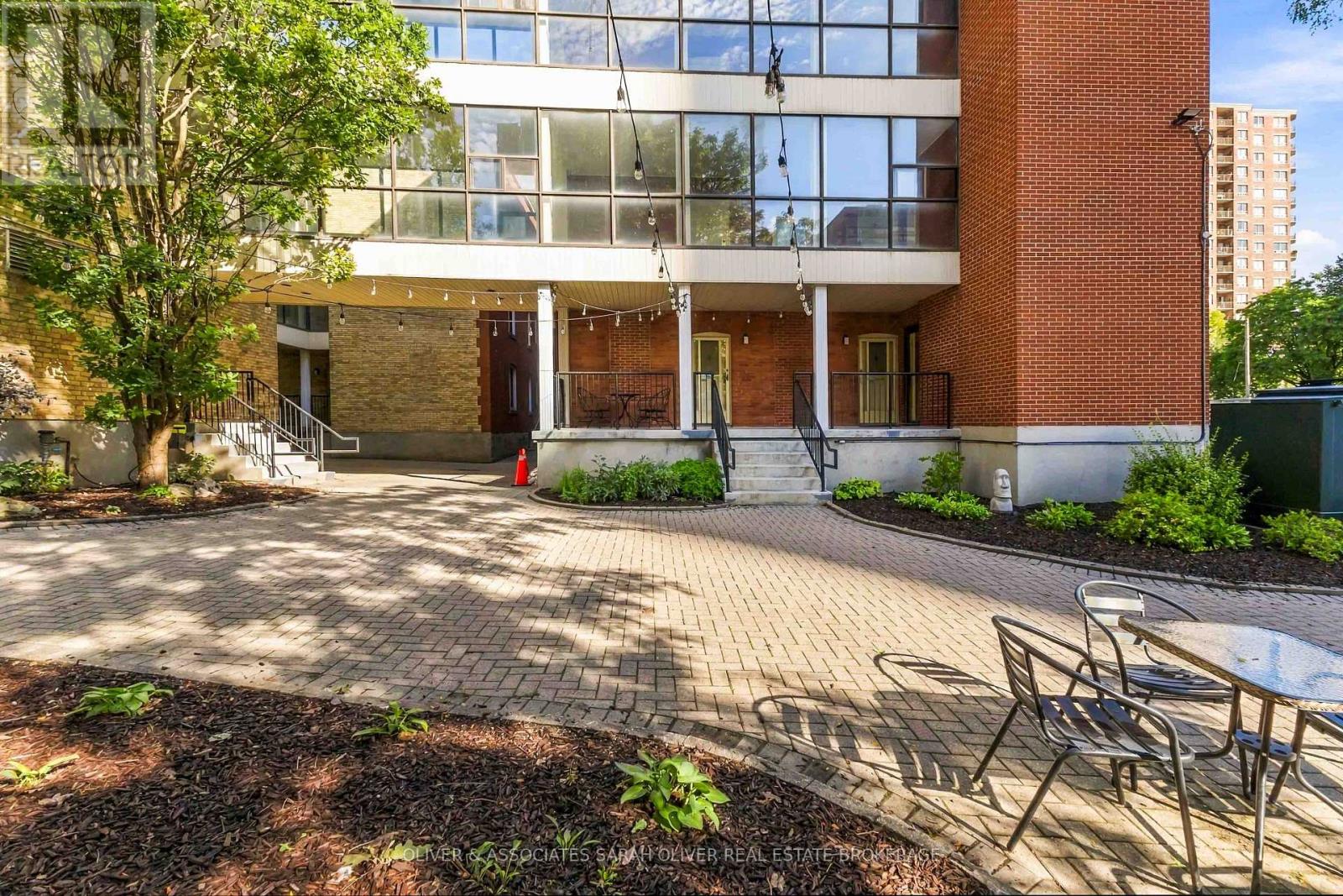 #101 285 QUEENS AVENUE - Image 31