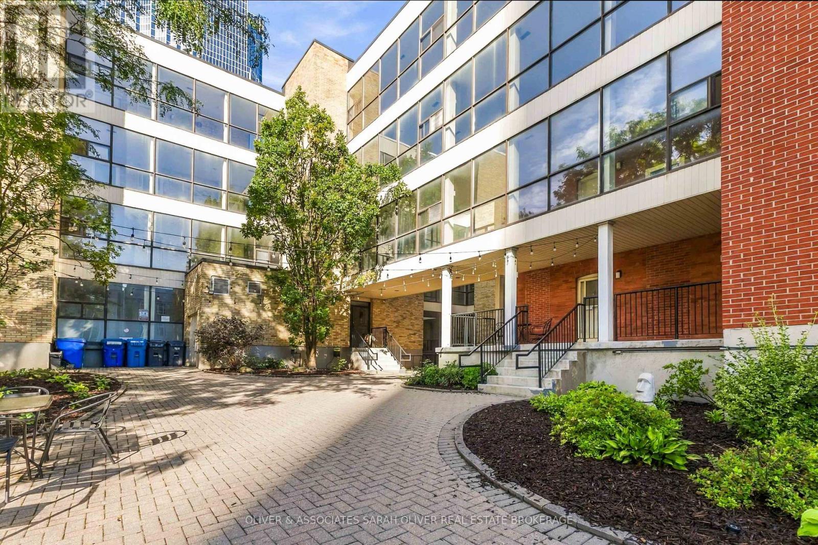#101 285 QUEENS AVENUE - 33