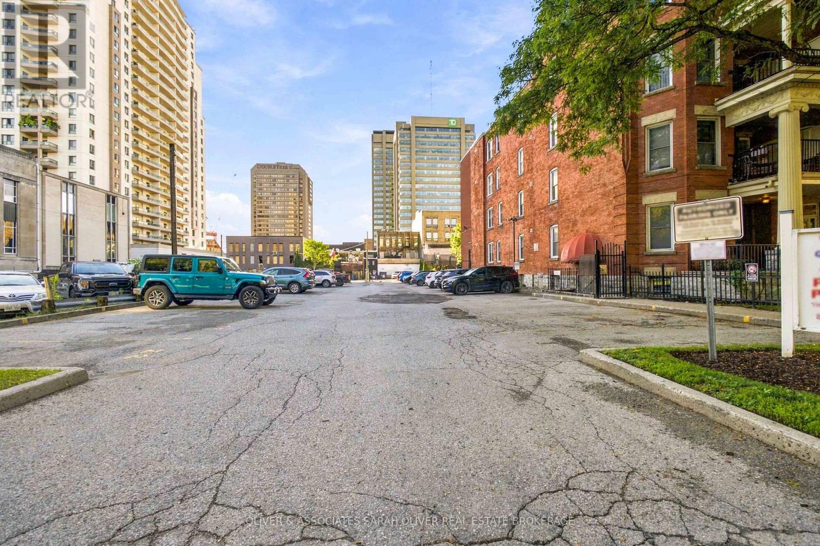 #101 285 QUEENS AVENUE - Image 36