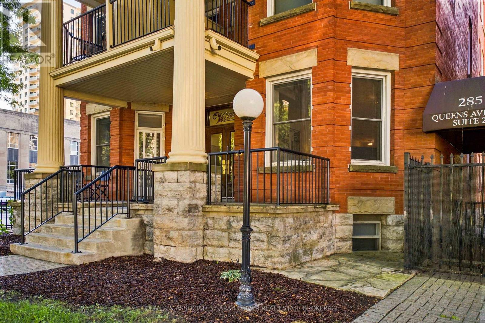 #101 285 QUEENS AVENUE - Image 44