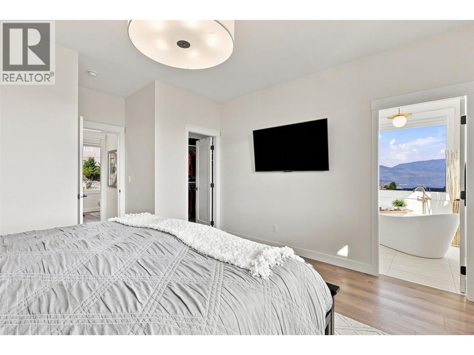 2486 HIGHLANDS Drive - 50