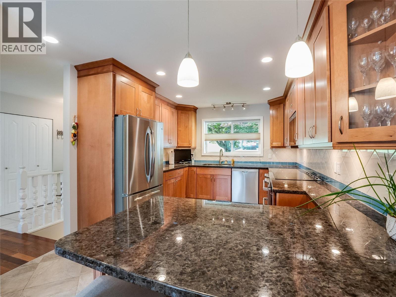 1329 Grosvenor Place - 14