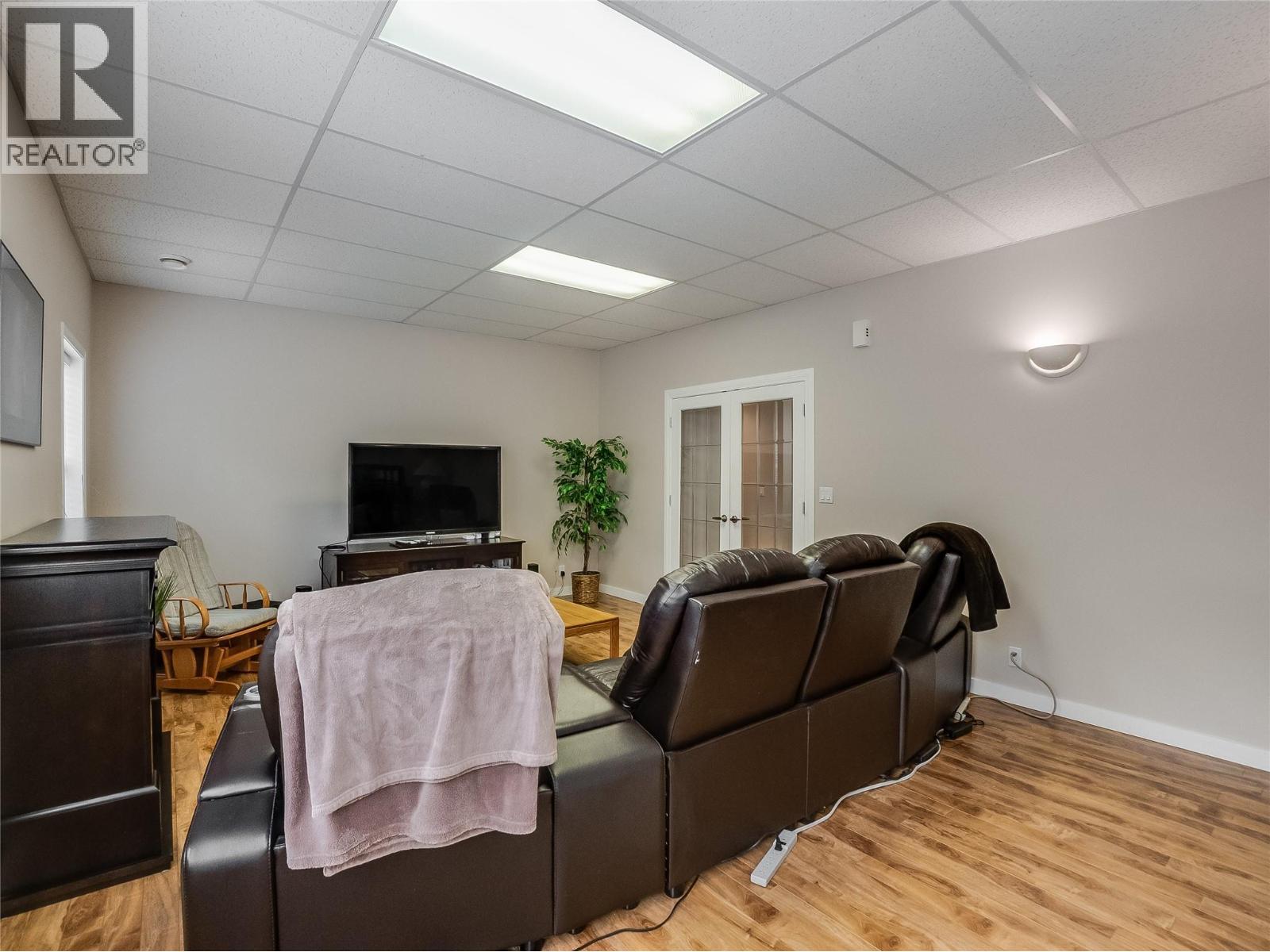 1329 Grosvenor Place - 30