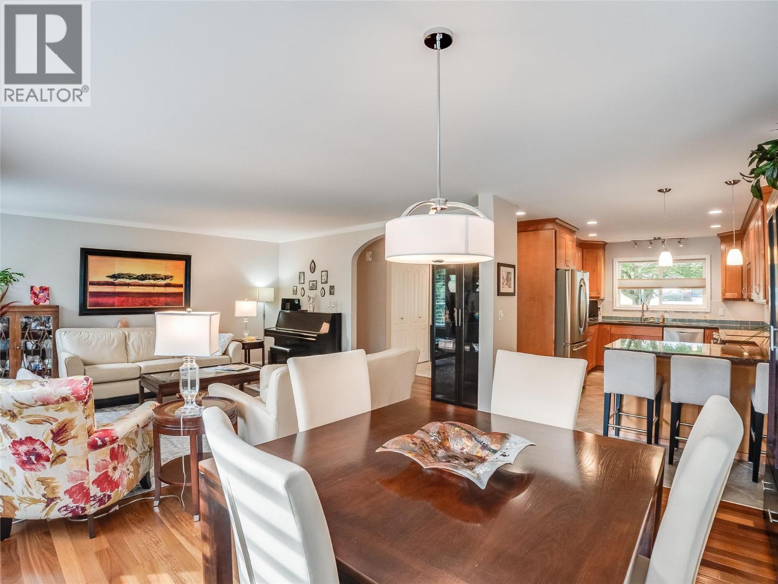 1329 Grosvenor Place - 11