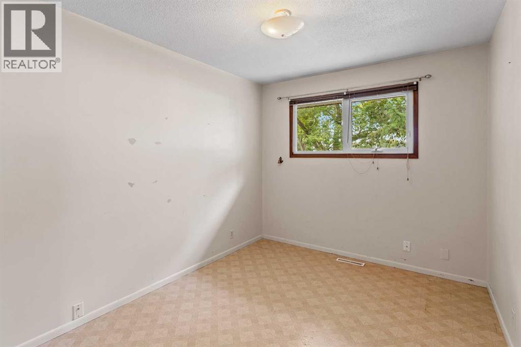 5605 47A Avenue - 10