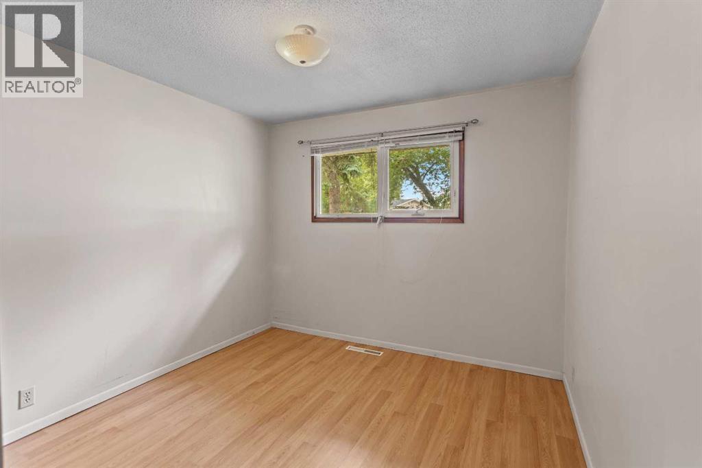 5605 47A Avenue - 11