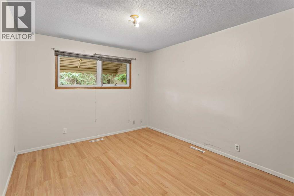 5605 47A Avenue - 12