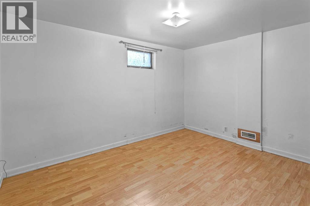 5605 47A Avenue - 18