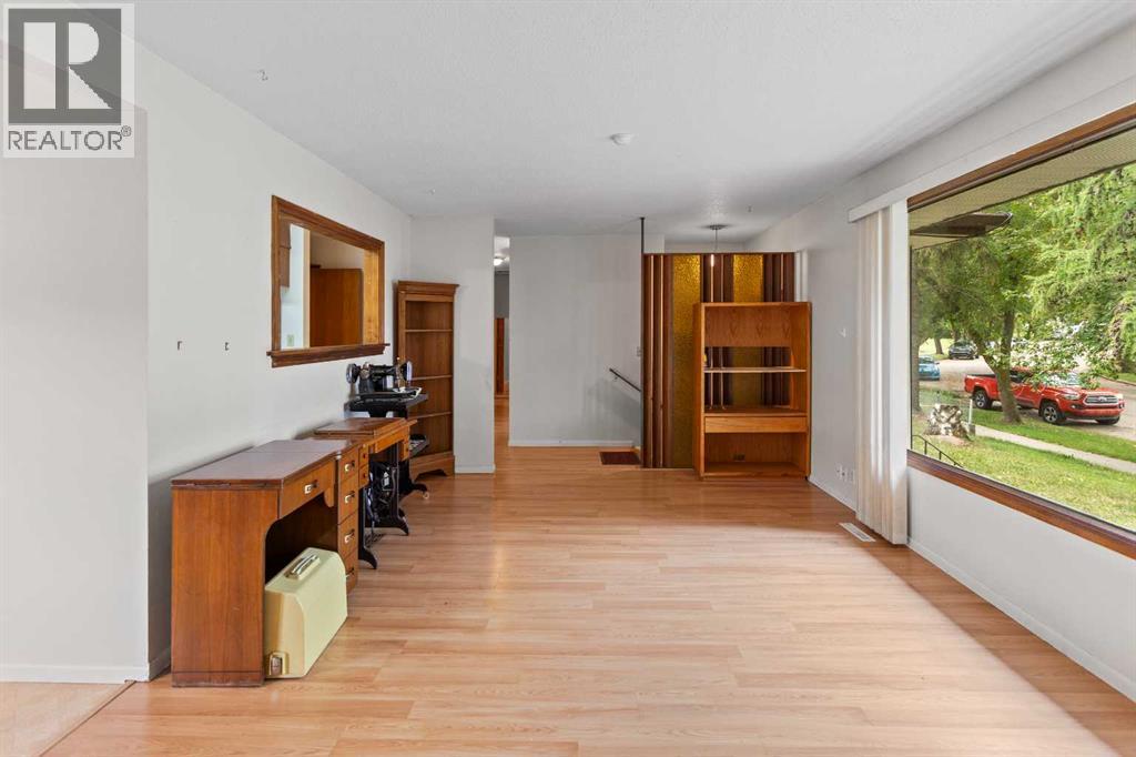 5605 47A Avenue - 7