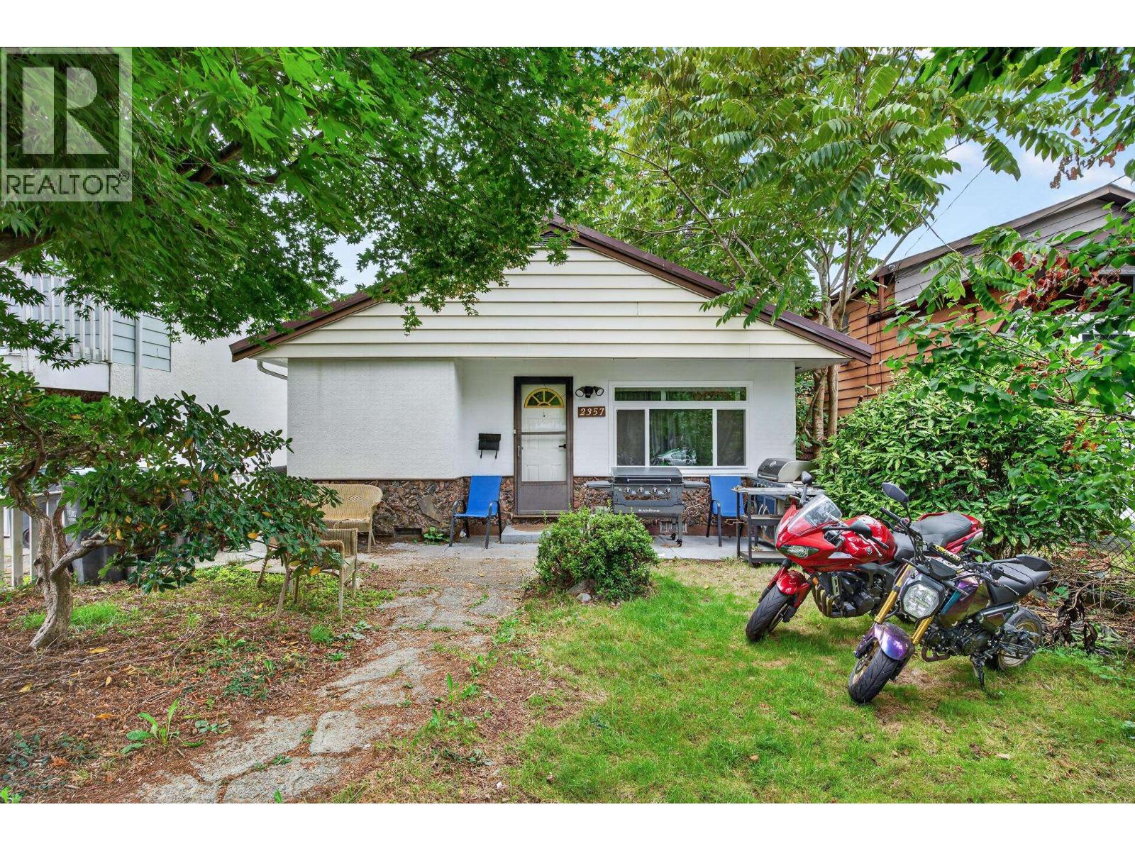2357 HAWTHORNE AVENUE, Port Coquitlam