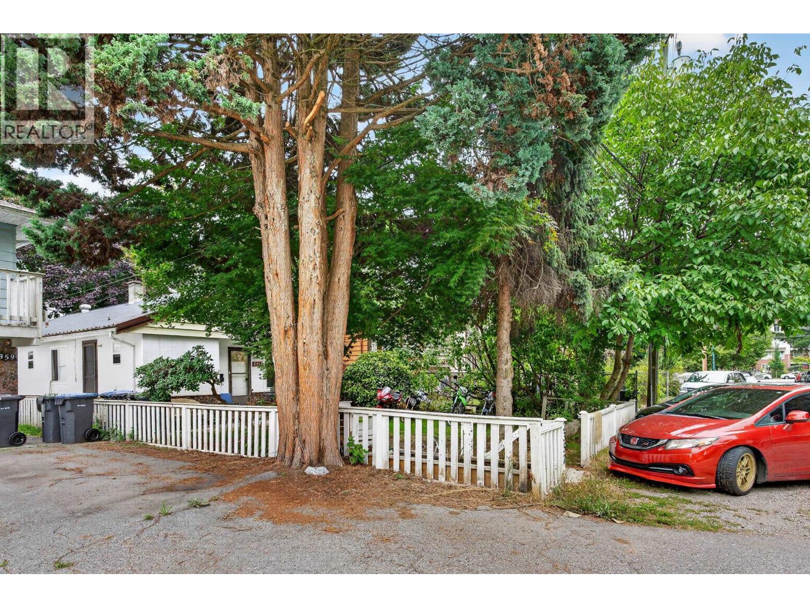 2357 HAWTHORNE AVENUE, Port Coquitlam