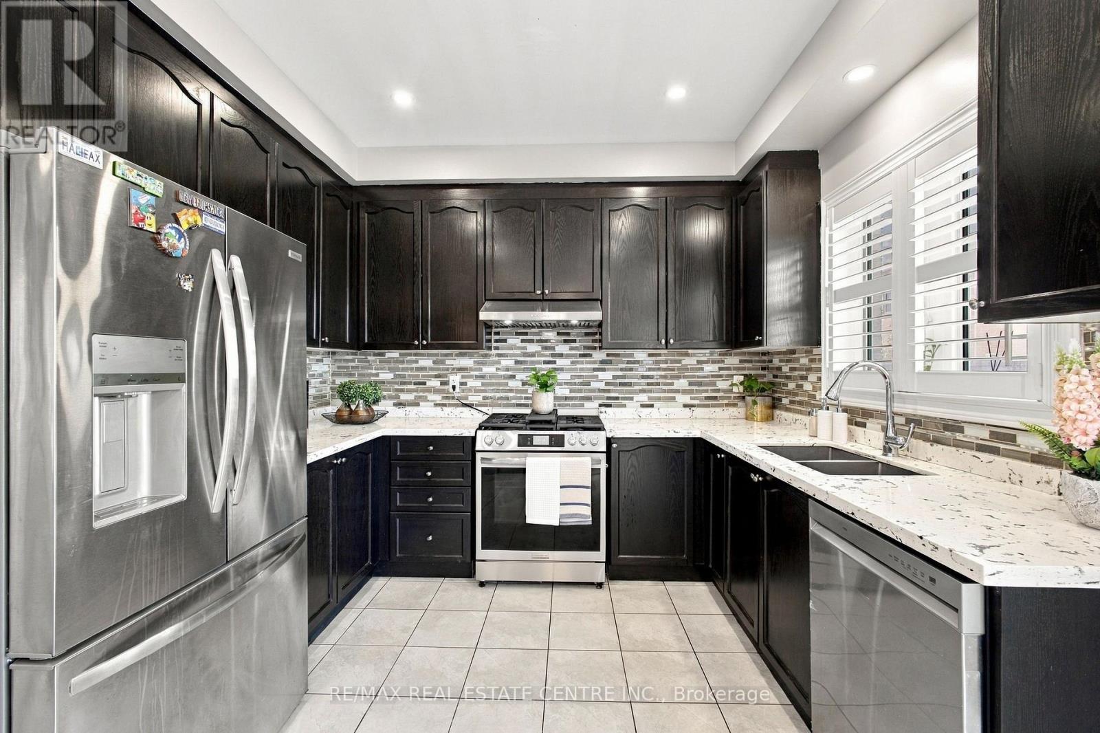 28 BANBRIDGE CRESCENT - 15