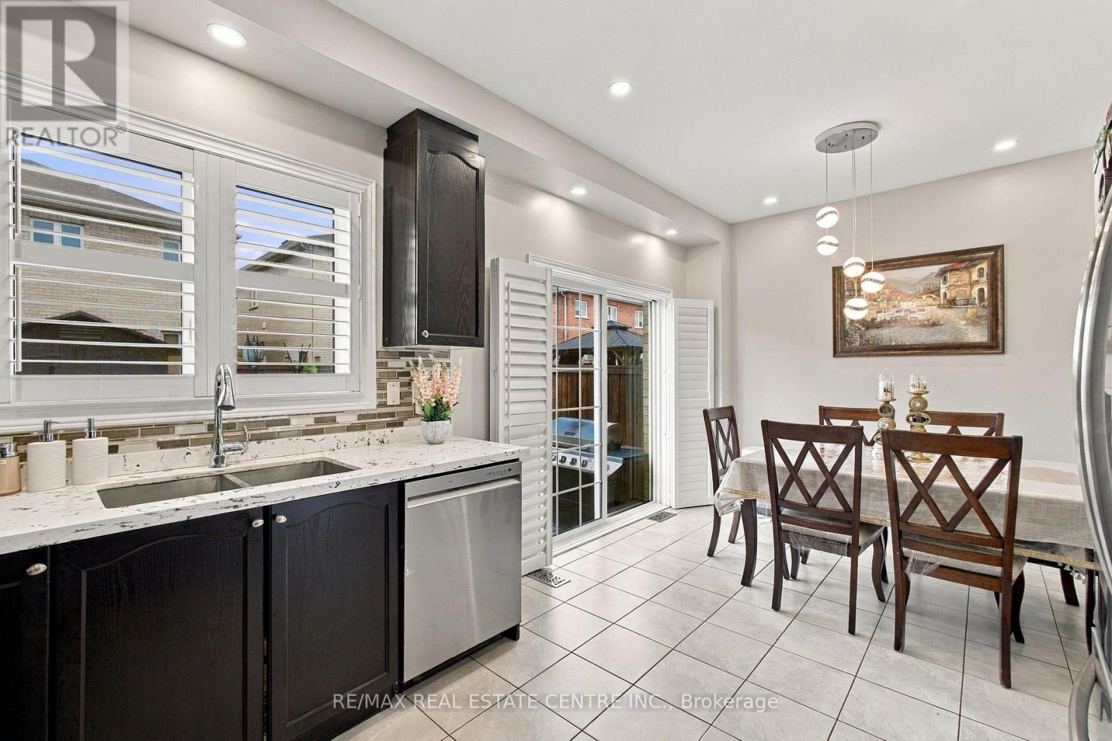 28 BANBRIDGE CRESCENT - 16