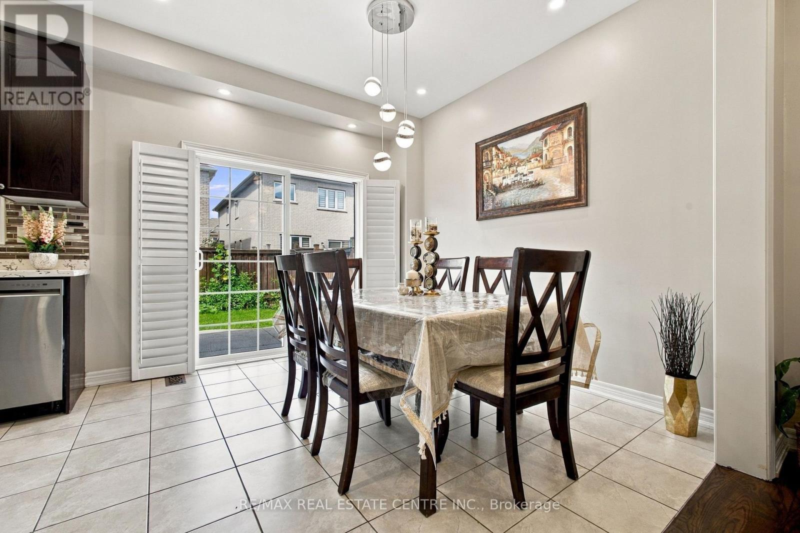 28 BANBRIDGE CRESCENT - 19