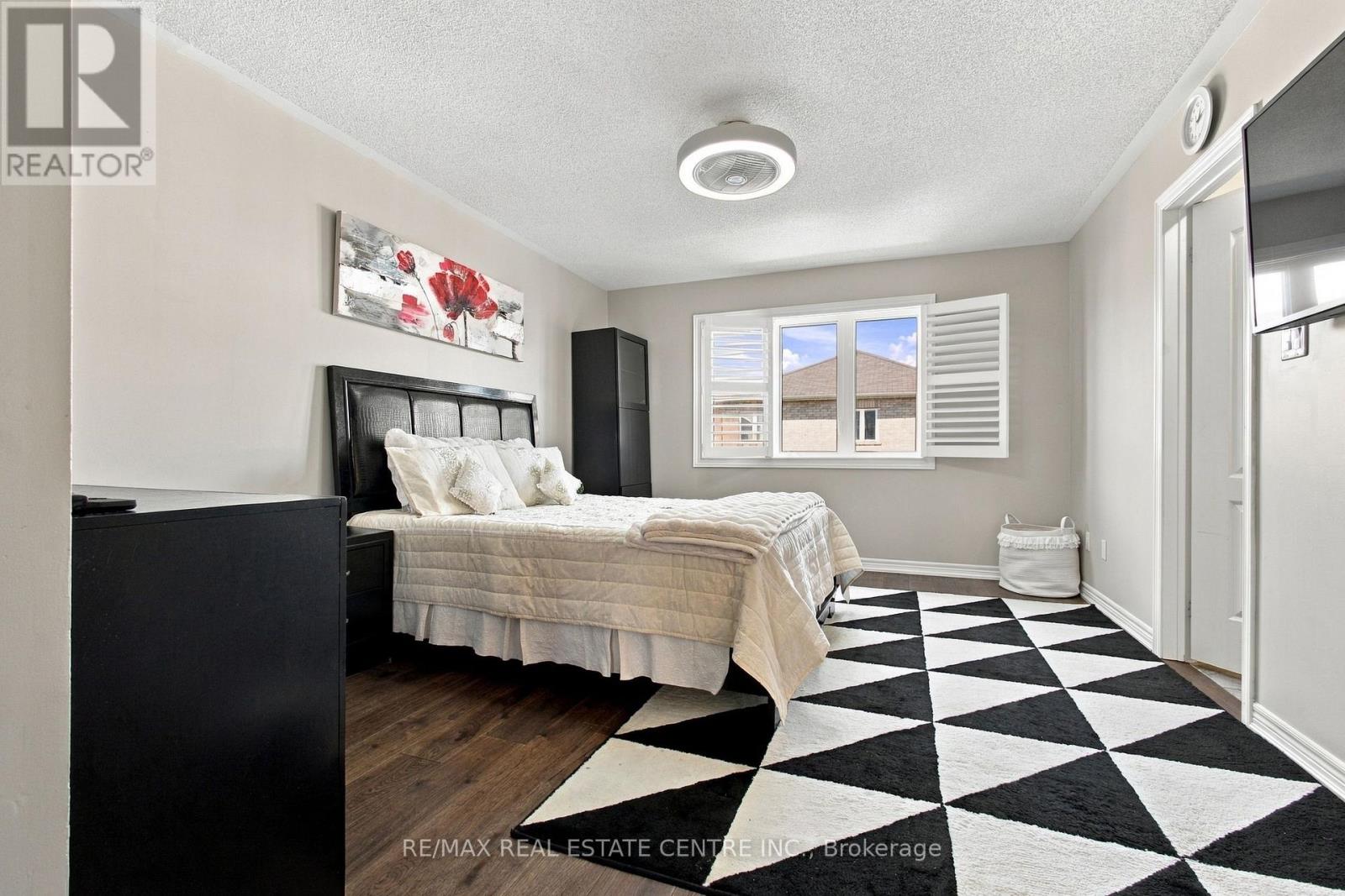 28 BANBRIDGE CRESCENT - 22