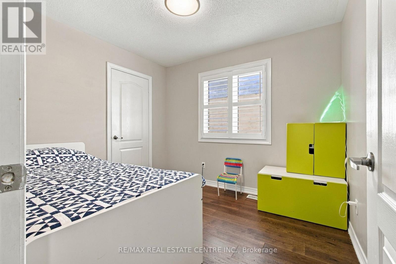 28 BANBRIDGE CRESCENT - 28