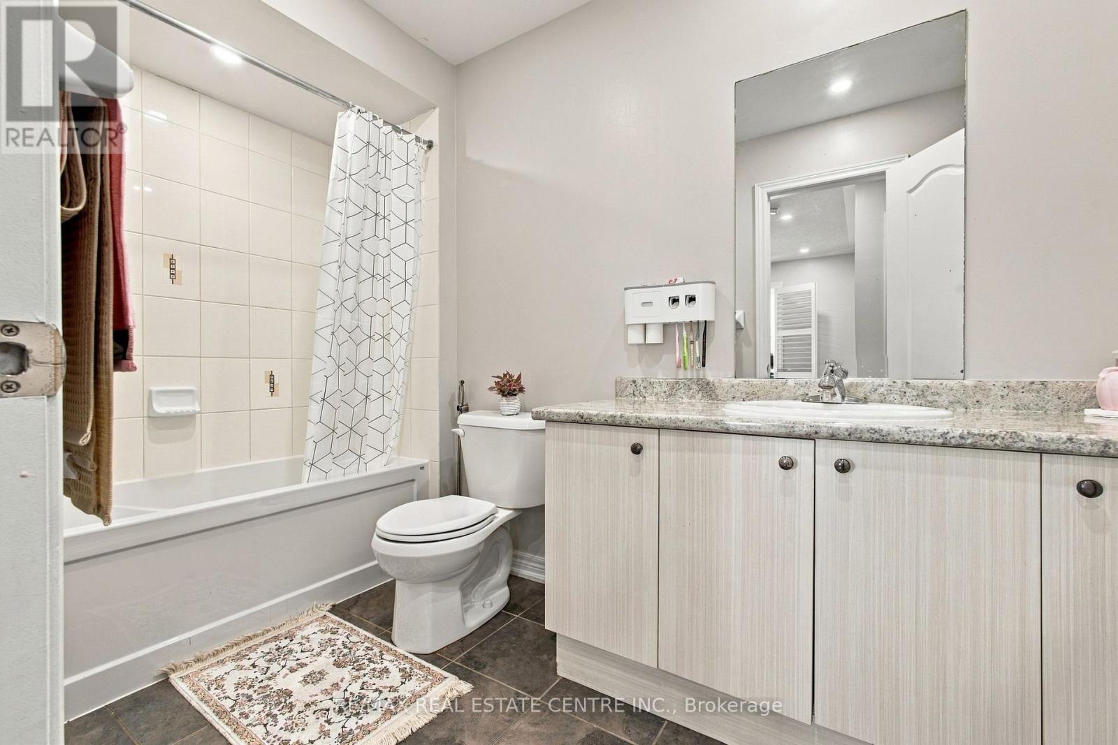 28 BANBRIDGE CRESCENT - 31