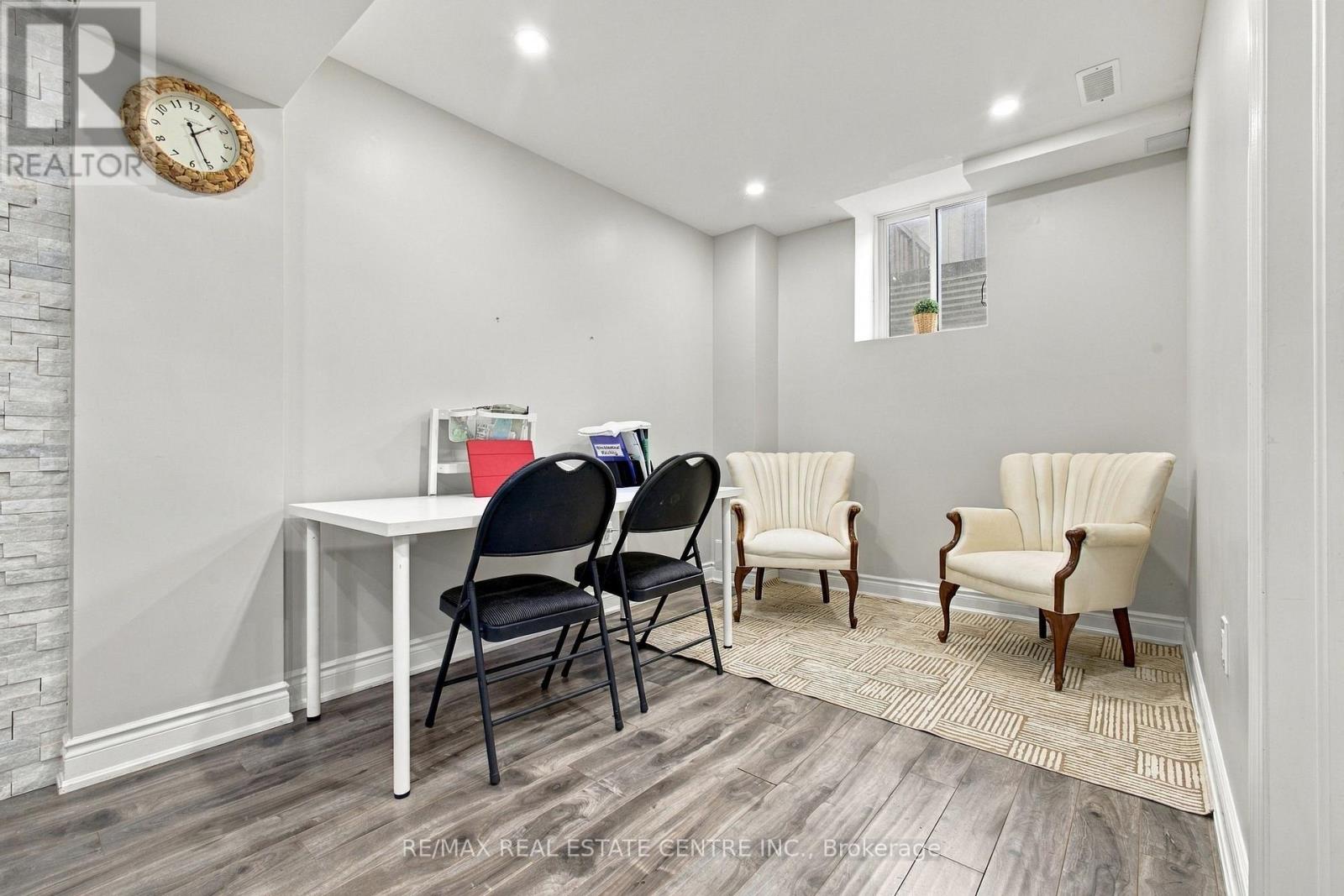 28 BANBRIDGE CRESCENT - 37