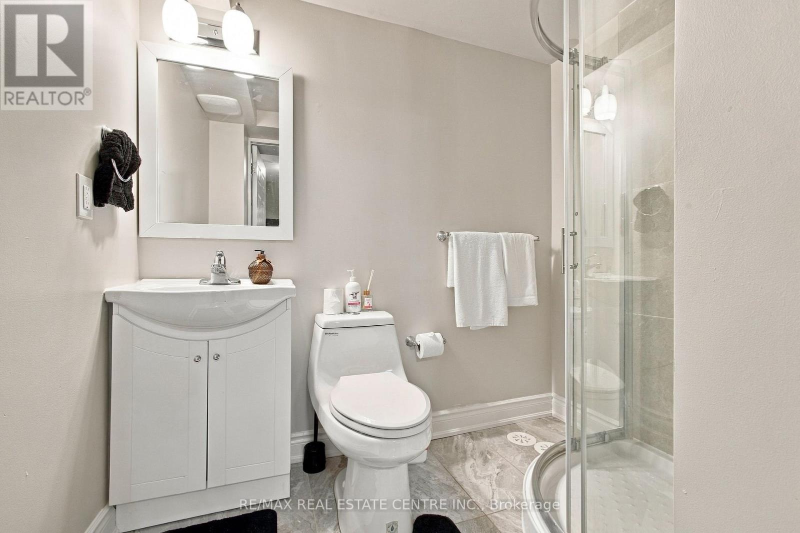 28 BANBRIDGE CRESCENT - 39