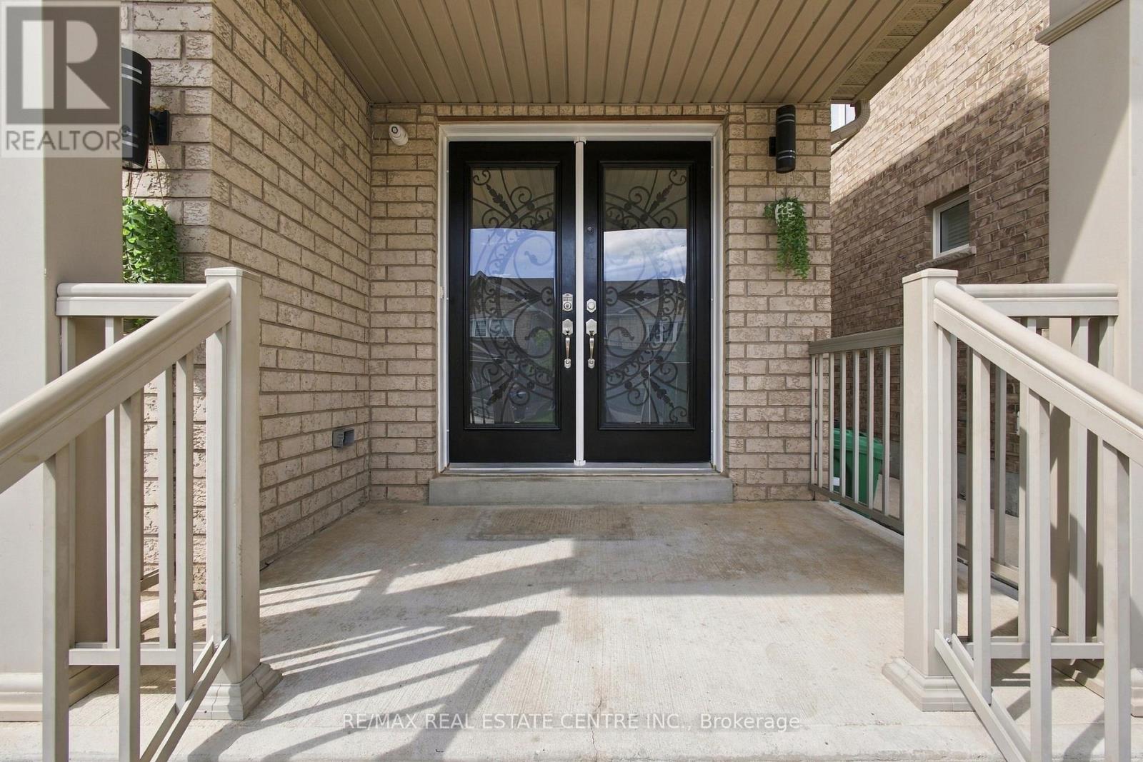 28 BANBRIDGE CRESCENT - 4