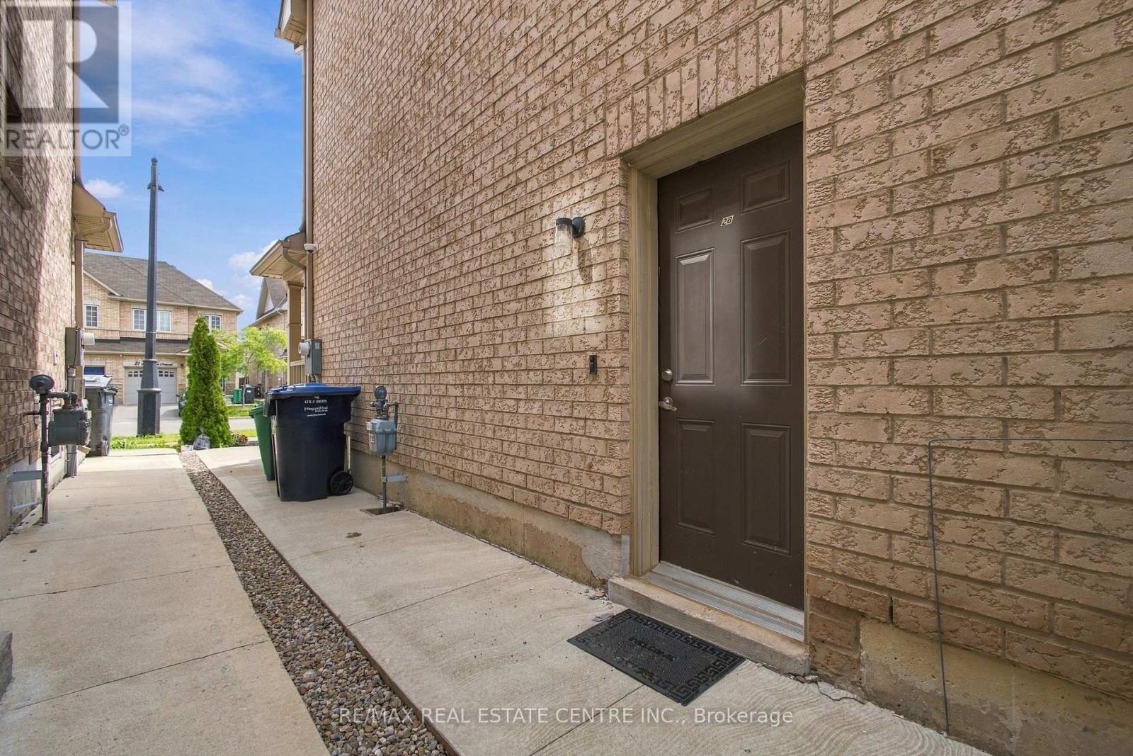28 BANBRIDGE CRESCENT - 40