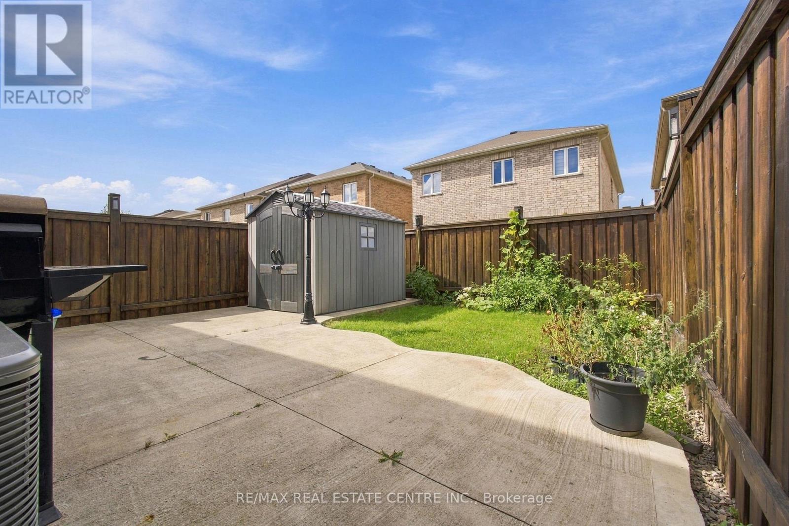 28 BANBRIDGE CRESCENT - 41