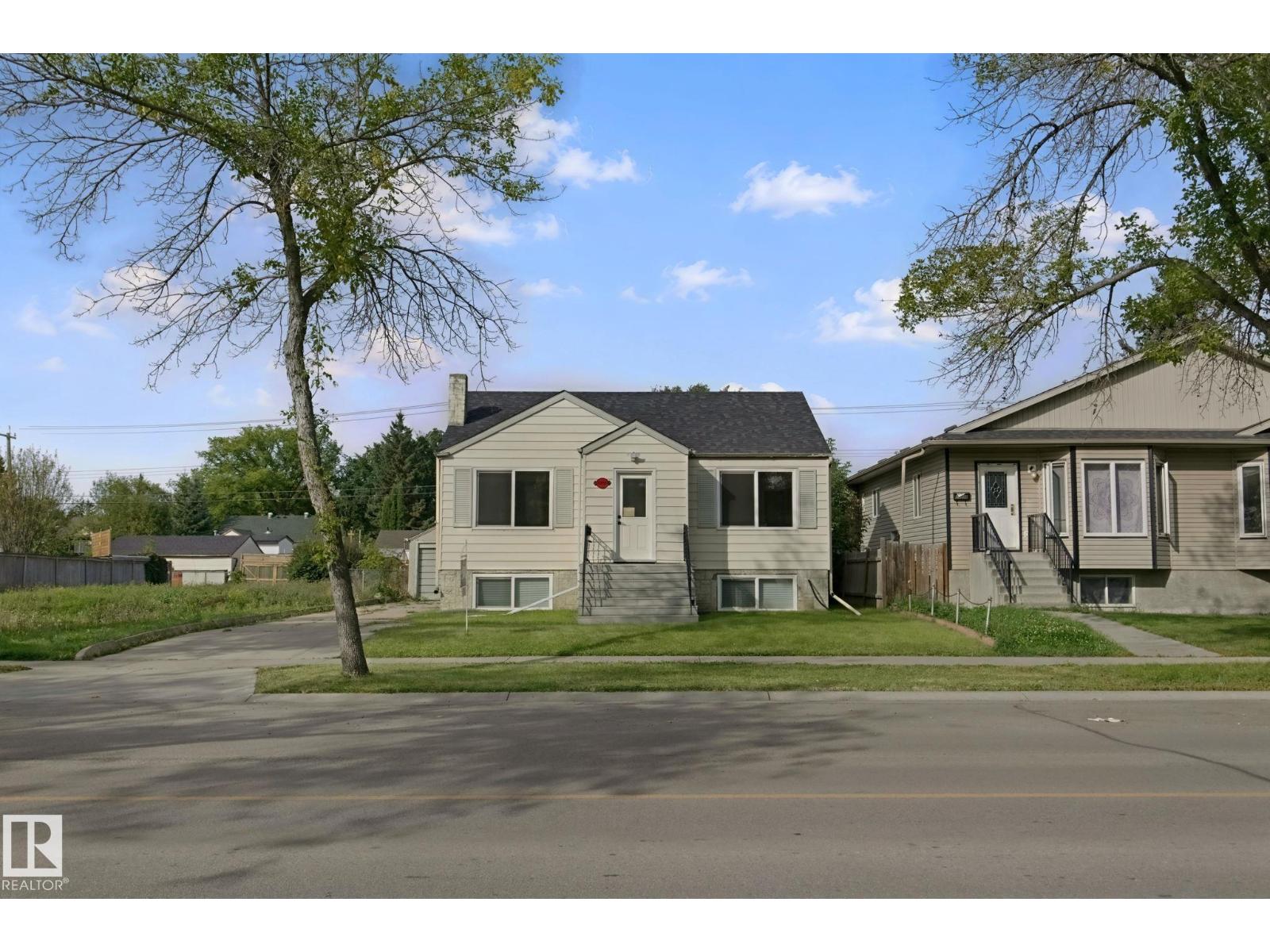 11914 124 ST NW - 1