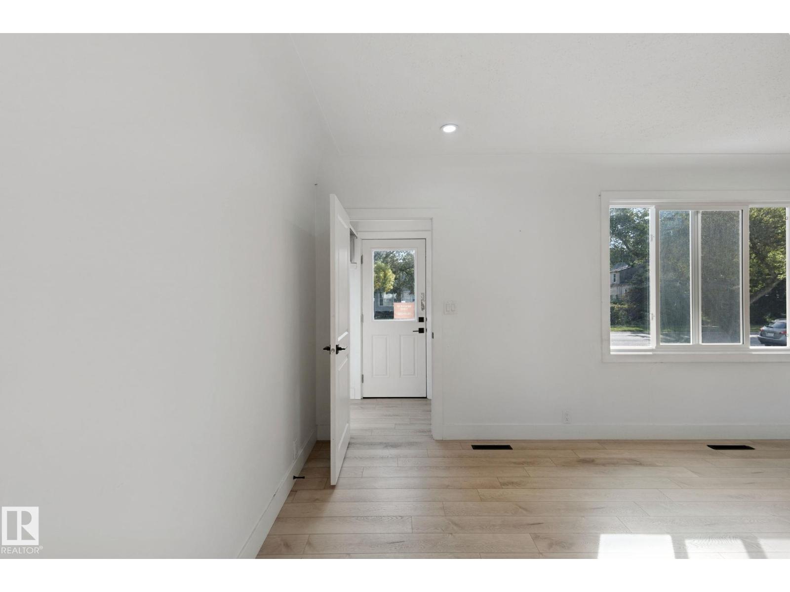 11914 124 ST NW - Image 4