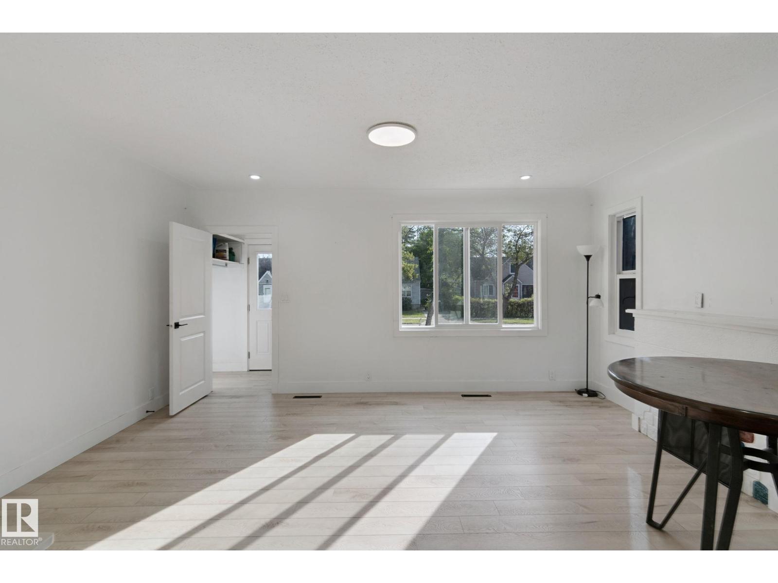 11914 124 ST NW - 6