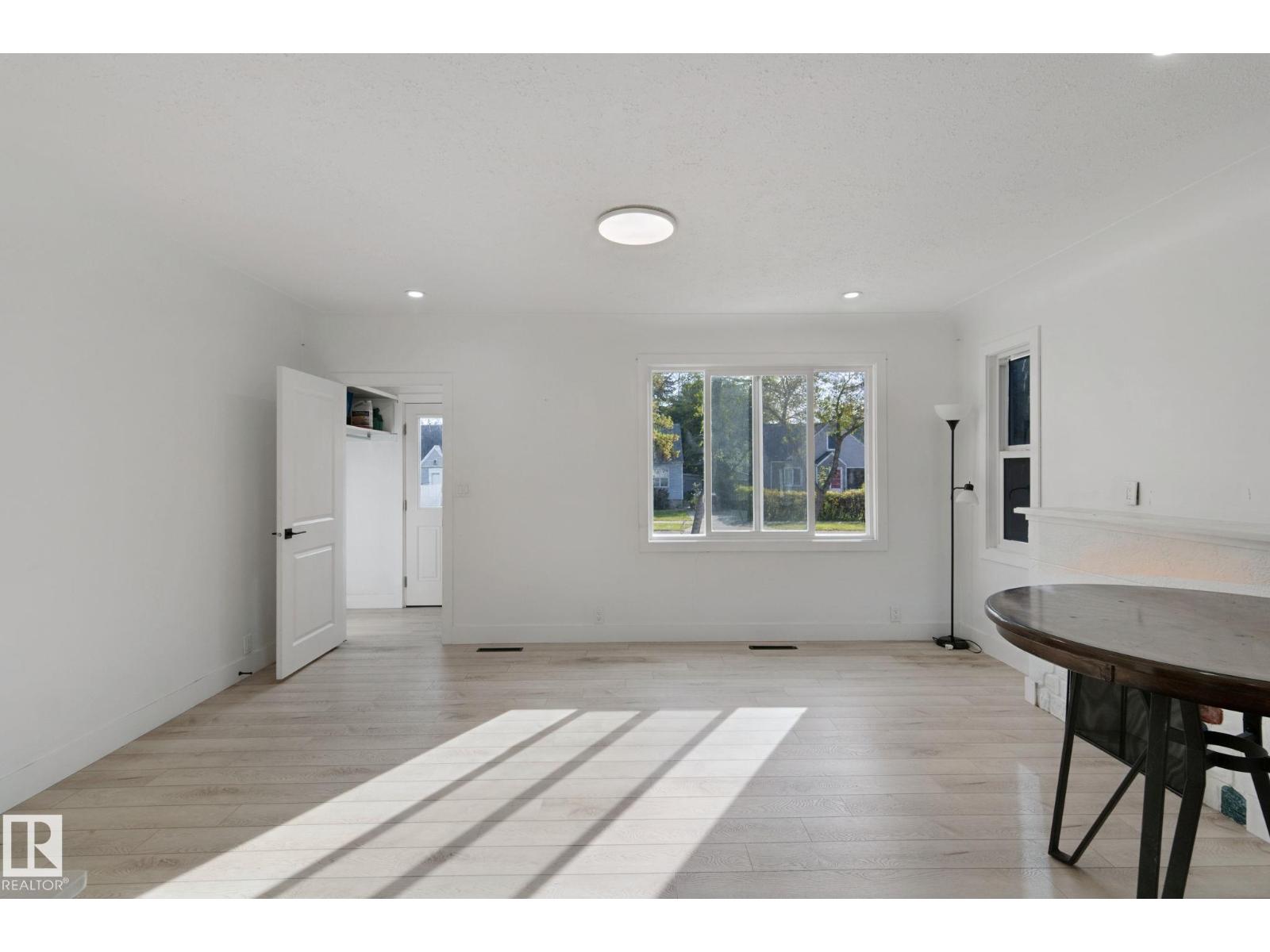 11914 124 ST NW - 7