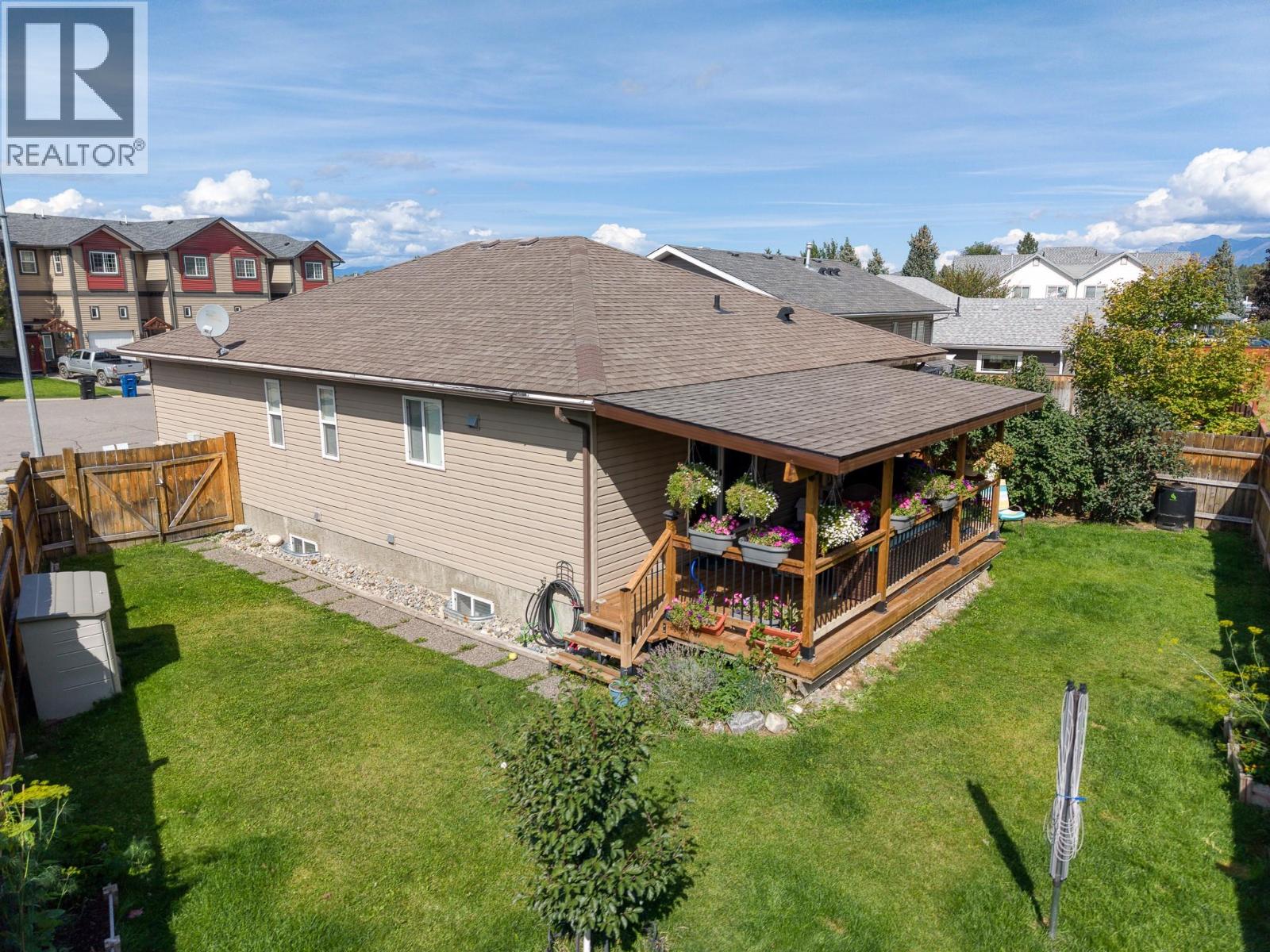 1900 Kelowna Crescent photo 36