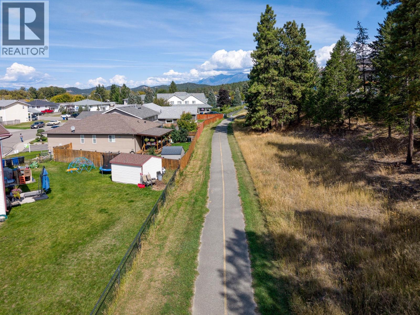 1900 Kelowna Crescent photo 37