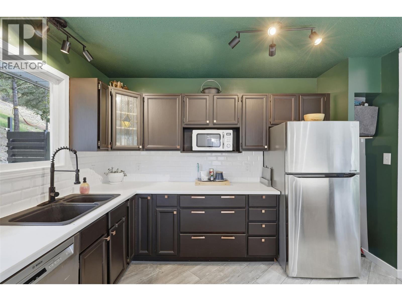 5545 Clearview Drive - Image 11