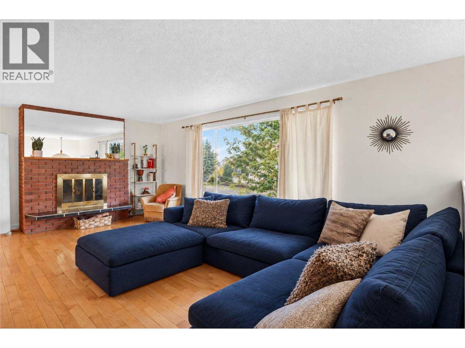 1387 Gordon Drive - 5
