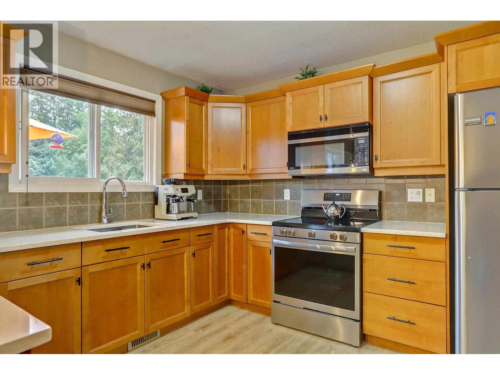 9633 Bessette Road, Coldstream