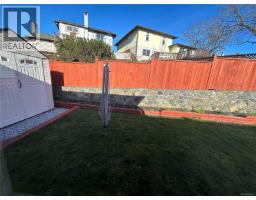 4225 Quadra St, Saanich, BC V8X1L5 Photo 17