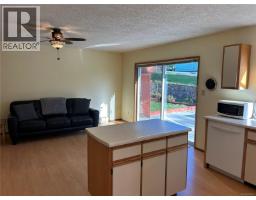 Kitchen - 4225 Quadra St, Saanich, BC V8X1L5 Photo 6