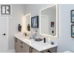 9344 Maryland Dr, Sidney, BC V8L2R3 Photo 18