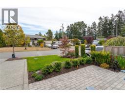 9344 Maryland Dr, Sidney, BC V8L2R3 Photo 28