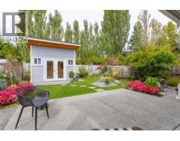 9344 Maryland Dr, Sidney, BC V8L2R3 Photo 32