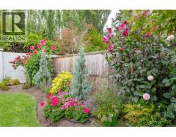 9344 Maryland Dr, Sidney, BC V8L2R3 Photo 39