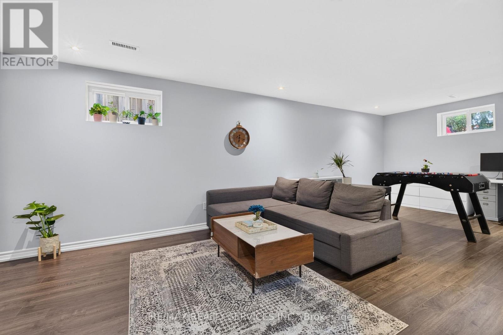 3469 CAPLAN CRESCENT - 32