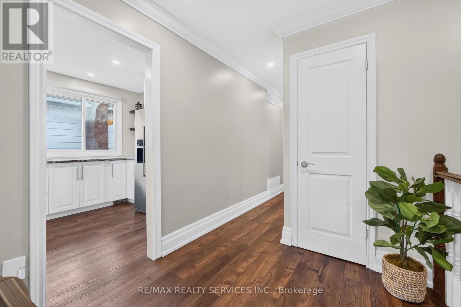 3469 CAPLAN CRESCENT - 27