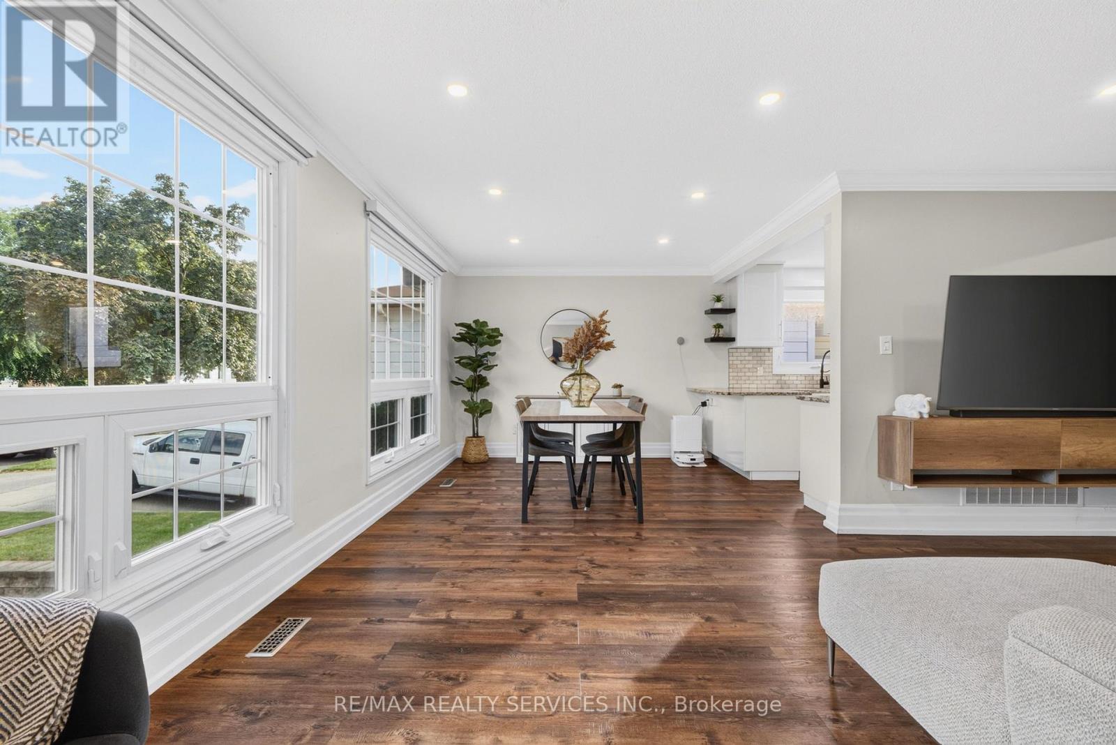 3469 CAPLAN CRESCENT - 10