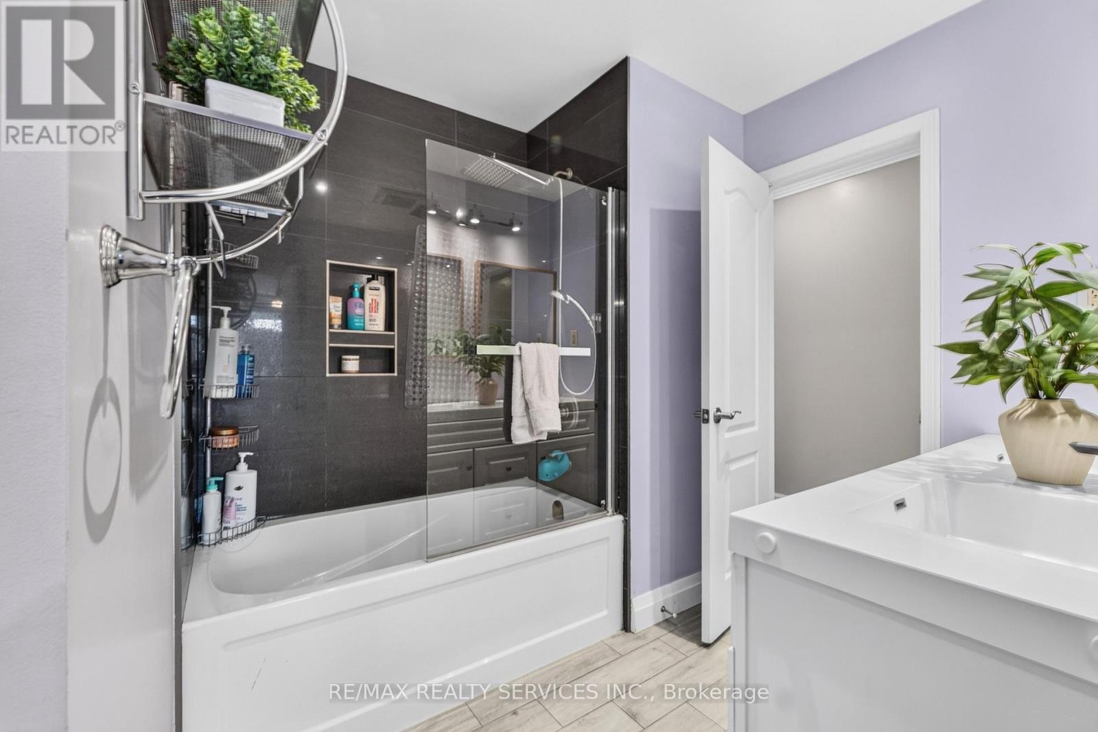 3469 CAPLAN CRESCENT - 21