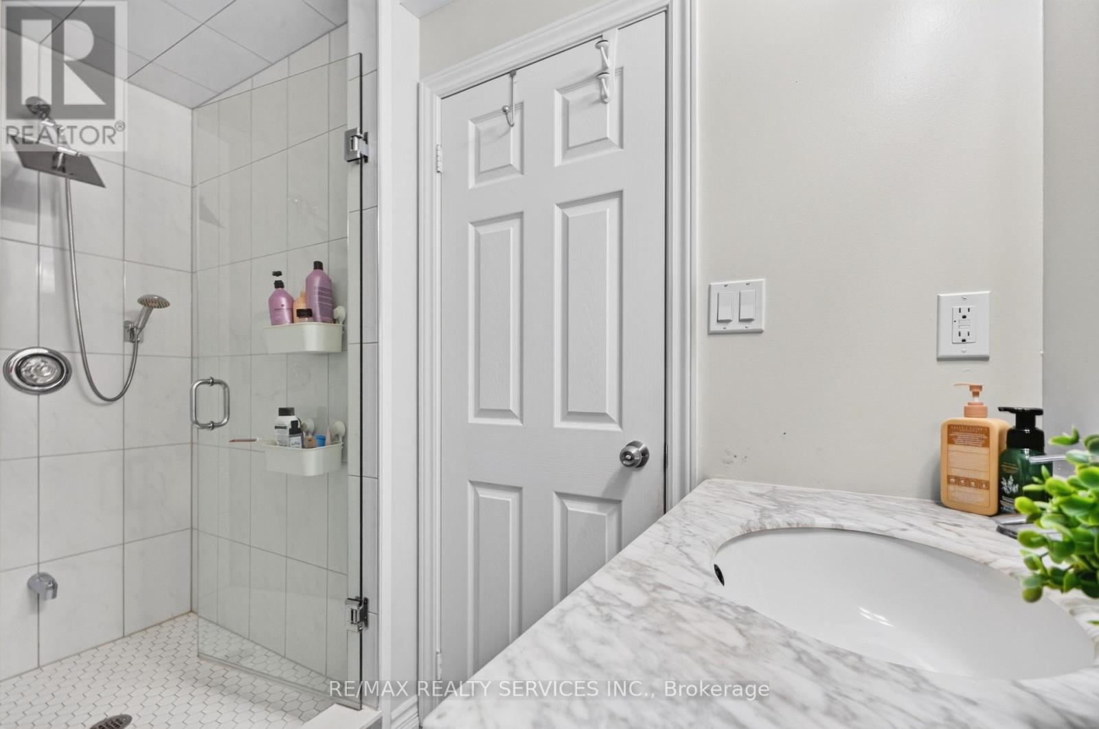 3469 CAPLAN CRESCENT - 38